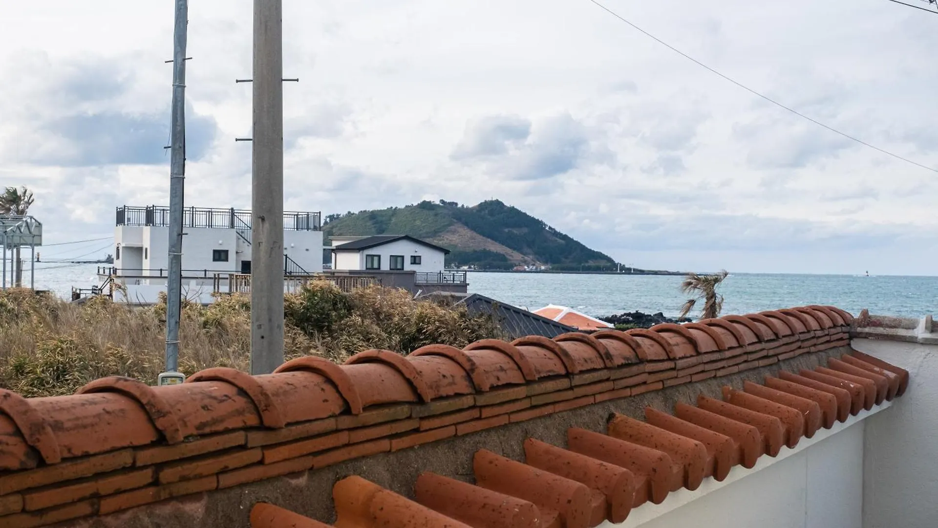 Stay Hyeopjae Soop Jeju Villa